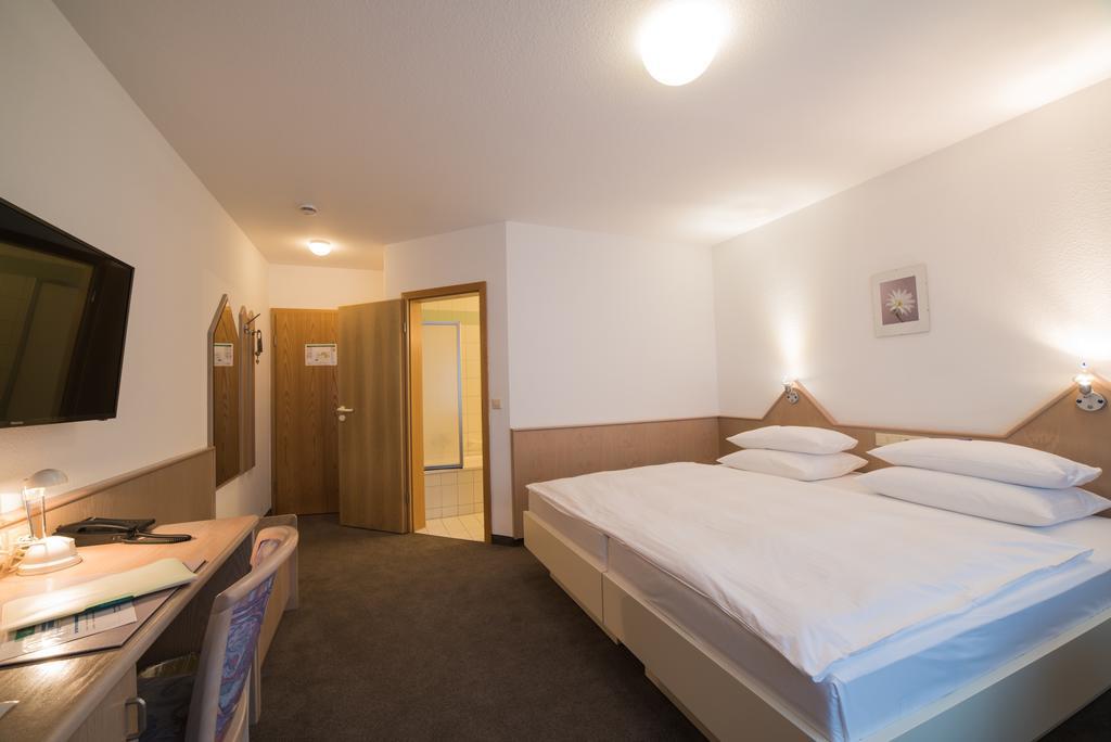 Hotel Am Wasen Freiberg am Neckar Room photo